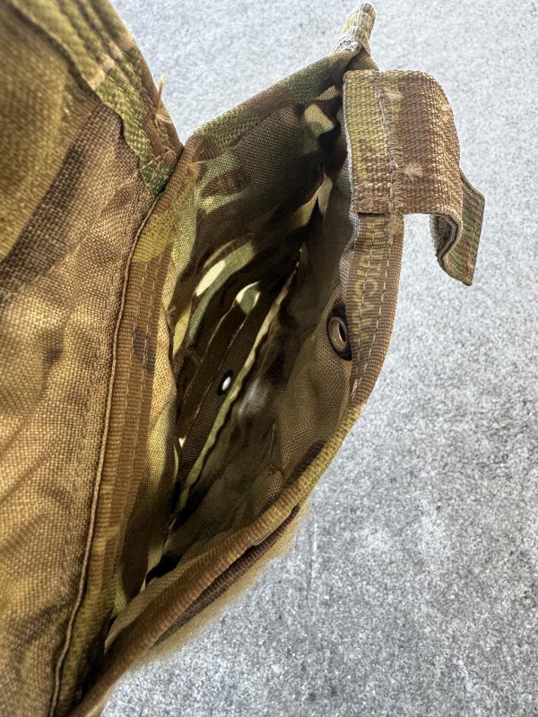 画像5: 米軍実物 EAGLE SOFLCS アドミン ポーチ   W/ FLASHLIGHT HOLDER V.2 マルチカム  (5)