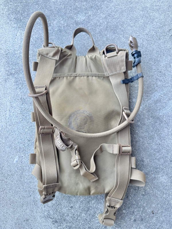 画像10: 米軍放出品 CAMELBAK キャメルバック   ハイドレーションバッグ AMBUSH（アンブッシュ）  (10)
