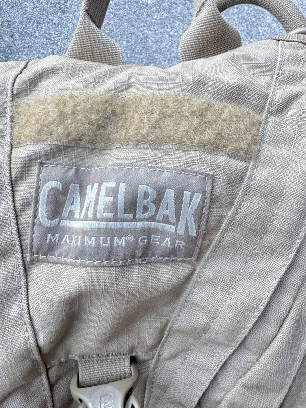 画像3: 米軍放出品 CAMELBAK キャメルバック   ハイドレーションバッグ AMBUSH（アンブッシュ）  (3)