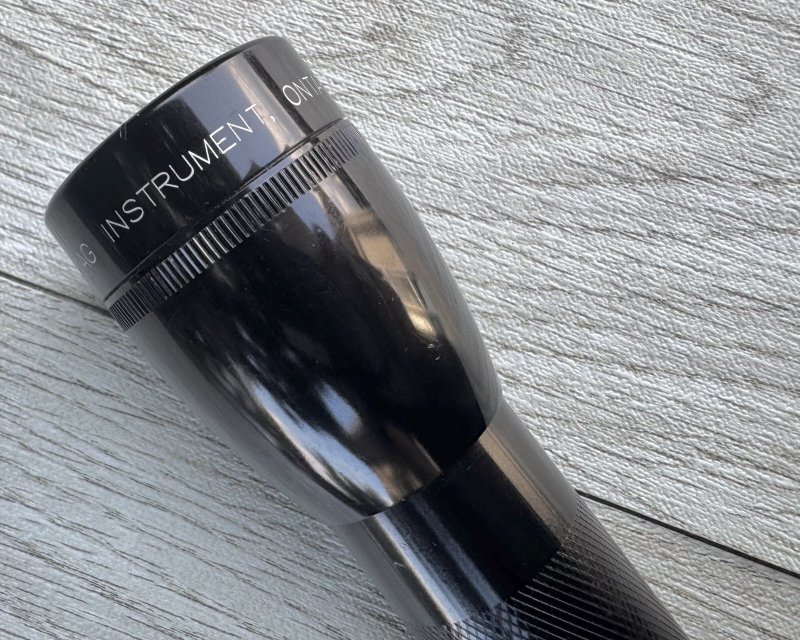 画像4: 米軍放出品 MAG-LITE(マグライト)LED フラッシュライト 警棒 懐中電灯   (4)