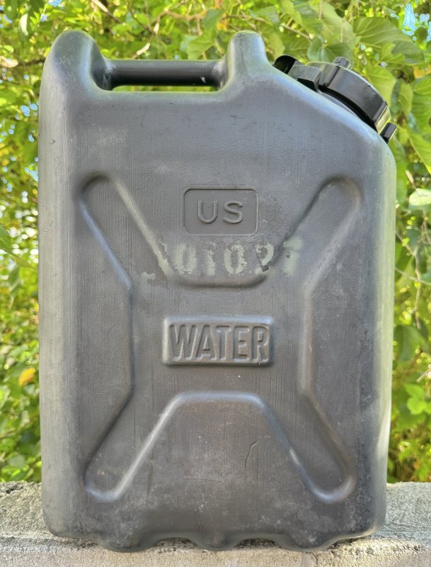 画像1: 米軍実物 WATER タンク　(プラスチック) ブラック　❷ (1)