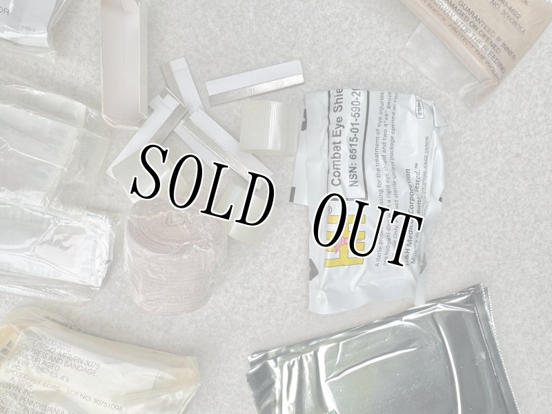 画像7: 米軍実物 ファーストエイドキットセット BOX (7)