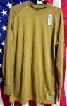 画像1: 米軍放出品　FROG　ロングスリーブシャツ　SMALL (1)
