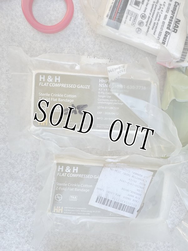 画像2: 米軍実物 ファーストエイドキットセット BOX (2)