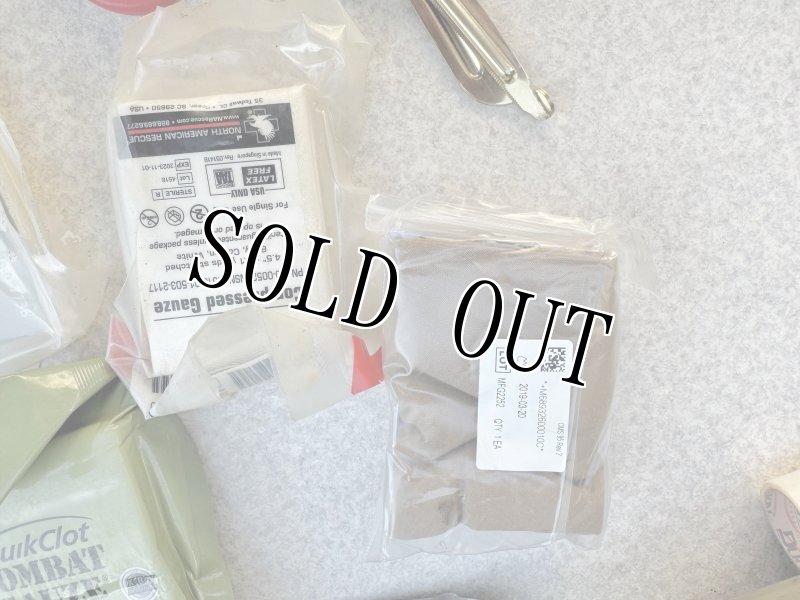 画像4: 米軍実物 ファーストエイドキットセット BOX (4)