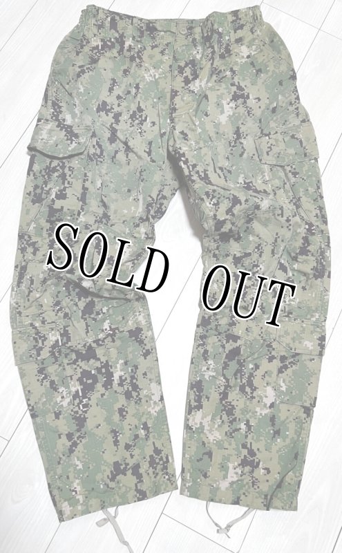画像1: 米軍実物　US NAVY,　AOR2　NUW　迷彩パンツ　TYPEIII　LARGE-REGULA (1)