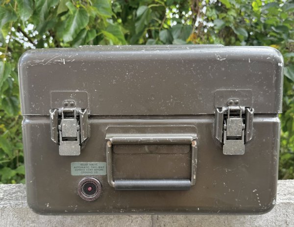 米軍実物 NIGHT VISION GOGGLES STORAGE CASE AN/PVS-7A PELICAN