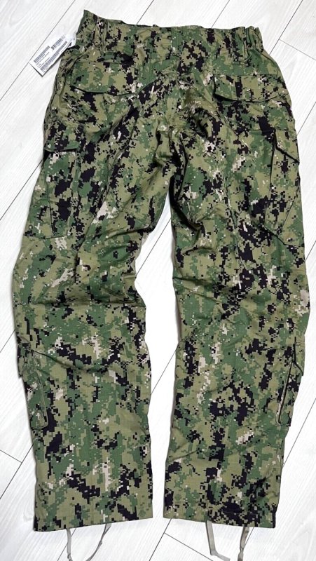 画像2: 米軍実物　US NAVY,　AOR2　NUW　迷彩パンツ　TYPEIII　LARGE-REGULA (2)