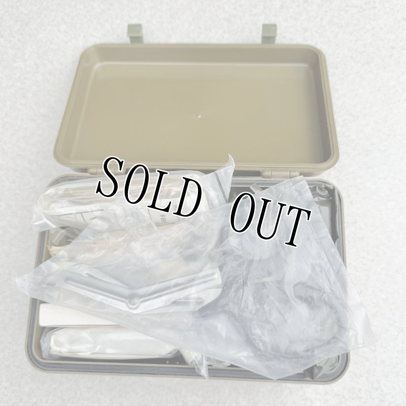 画像7: 米軍実物 ファーストエイドキットセット BOX (7)