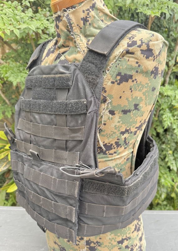 画像2: 米軍実物 T3 Gear Geronimo 2 Plate Carrier  (2)