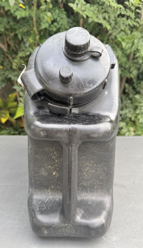 画像9: 米軍実物 WATER タンク (プラスチック) ブラック (9)