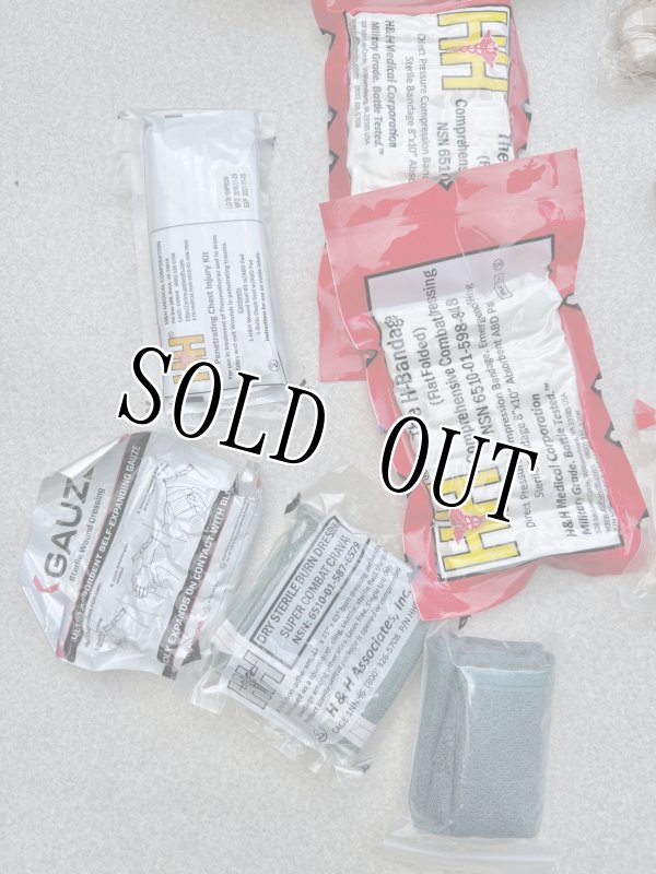 画像2: 米軍実物 コンバット メディカル トラウマ バッグ トラウマキット セット (2)