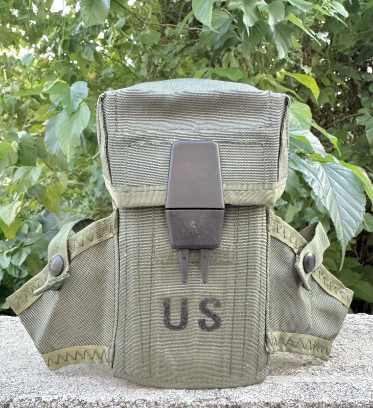 画像1: 米軍実物 M16 30連 マガジンポーチ (1)