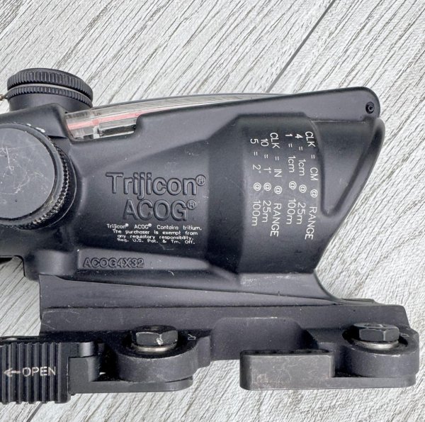 米軍放出品実物 Trijicn ACOGピカニティーレイルアダプター中古品1 海兵隊実物 Trijicon ACOG® 4x32 BAC USMC RCO Riflescope - M16A4