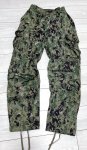 画像1: 米軍実物,US NAVY,　AOR2　NUW　迷彩パンツ　TYPEIII　29-SHORT (1)