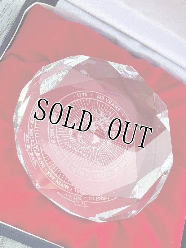 画像2: 米軍実物 1998 モニュメント U.S.M.C クリスタル　記念メダル (2)