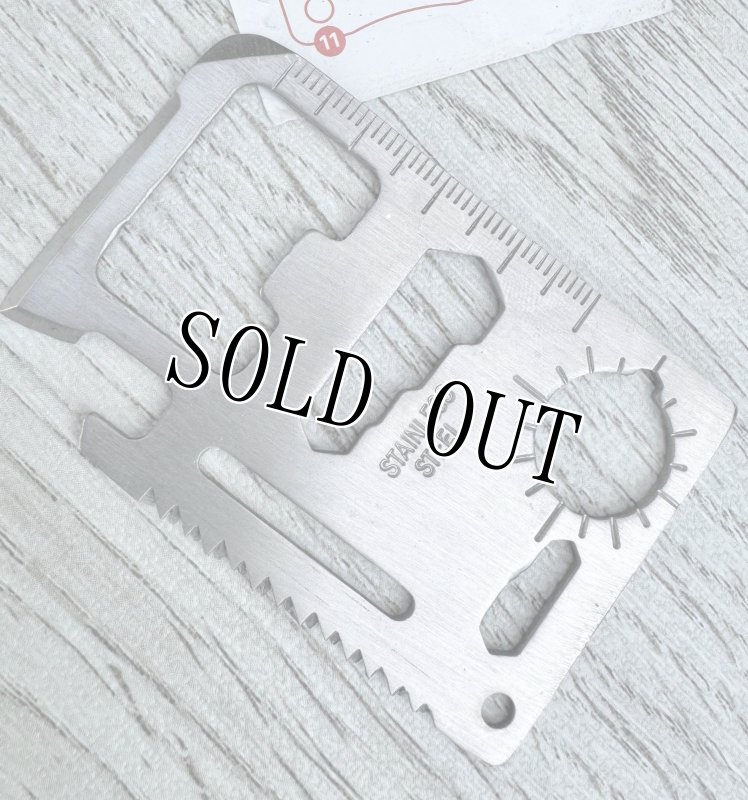 画像2: 米軍放出品  アウトドア緊急時 11機能つきカード マルチツール カード型 サバイバルツール  (2)