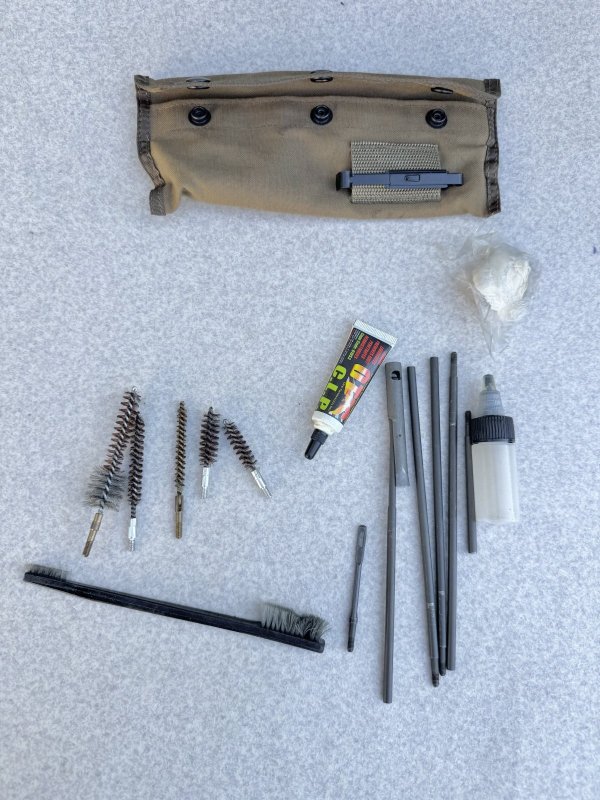 画像1: 米軍放出品 クリーニングキット セット　コヨーテ (1)