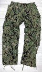 画像1: 米軍実物,US NAVY,　AOR2　NUW　迷彩パンツ　TYPEIII　LARGE-LONG (1)