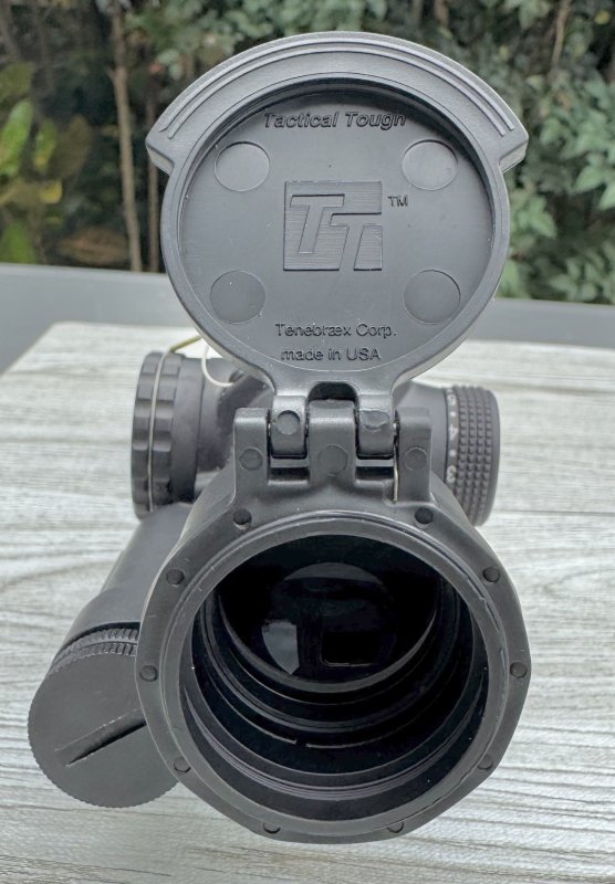 画像9: 米軍実物 Trijicon USMC SCO VCOG 1-8x28mm Red MRAD Tree Reticle Riflescope w/LaRue LT799 Mount, Tenebraex Flip Caps & Soft Case VC18-C-2400012 (9)