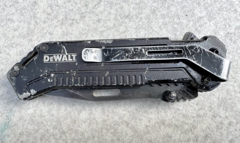 画像5: 米軍放出品 DEWALT デウォルト 折りたたみ ナイフ カッター (5)