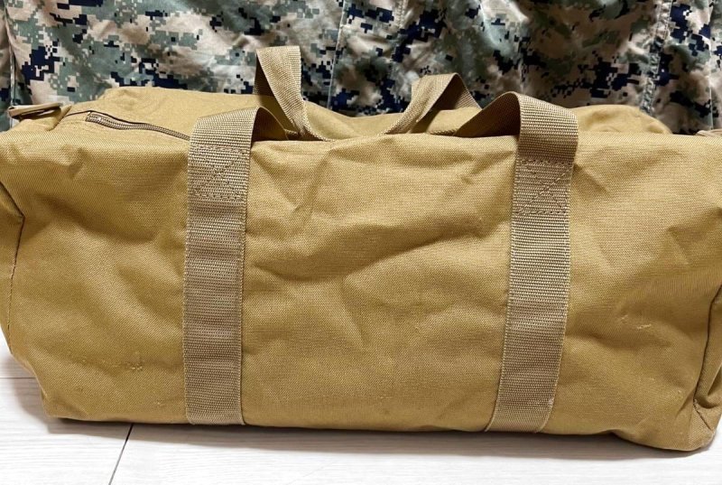 画像3: 米海兵隊放出品 CODE ALPHA TACTICAL GEAR コヨーテ ボストンバッグ (3)