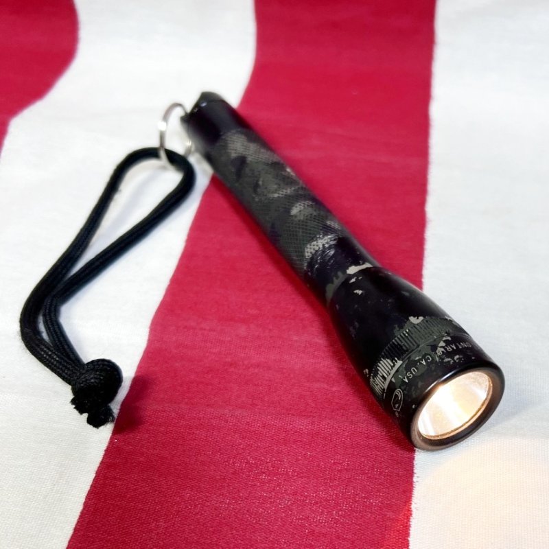 画像3: 米軍放出品 MAG-LITE(マグライト) MINI 懐中電灯   (3)