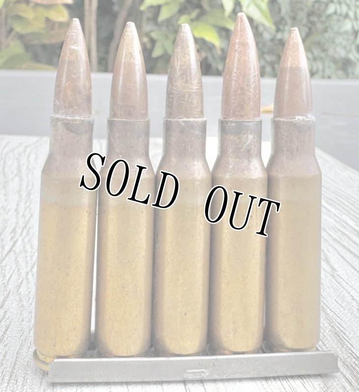 画像1: 米軍実物 7.62mm 空薬莢5連 薬莢 クリップ セット 使用済み 安全品 (1)