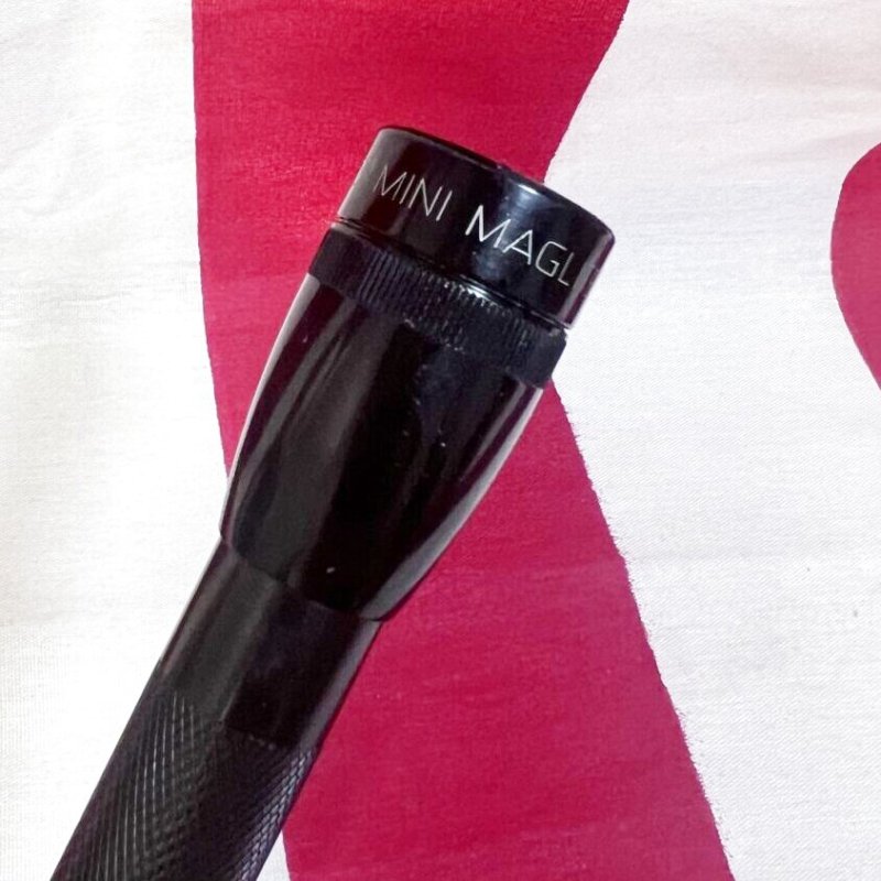 画像2: 米軍放出品 MAG-LITE(マグライト) MINI 懐中電灯   (2)