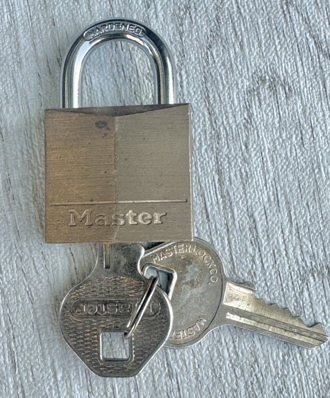 画像1: 米軍放出品 Master Lock マスターロック 南京錠  (1)