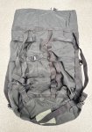 画像2: 米軍実物 スリーピングバッグ 圧縮サック (2)