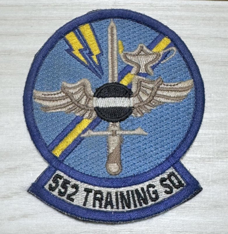 画像1: 米軍実物 USAF アメリカ空軍第552訓練飛行隊 (1)