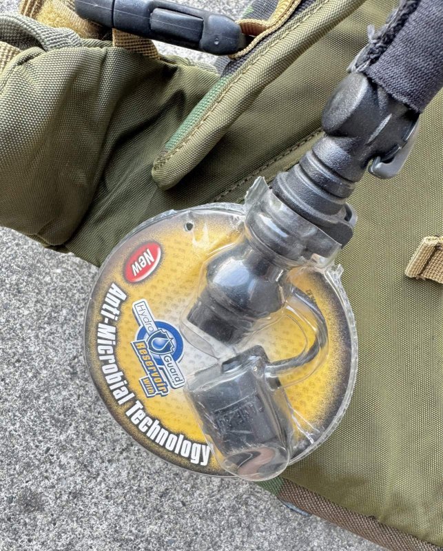 画像11: 米軍実物 CAMELBAK MAXIMUM GEAR MULE 100oz 3L ハイドレーションバックパック USMC (11)