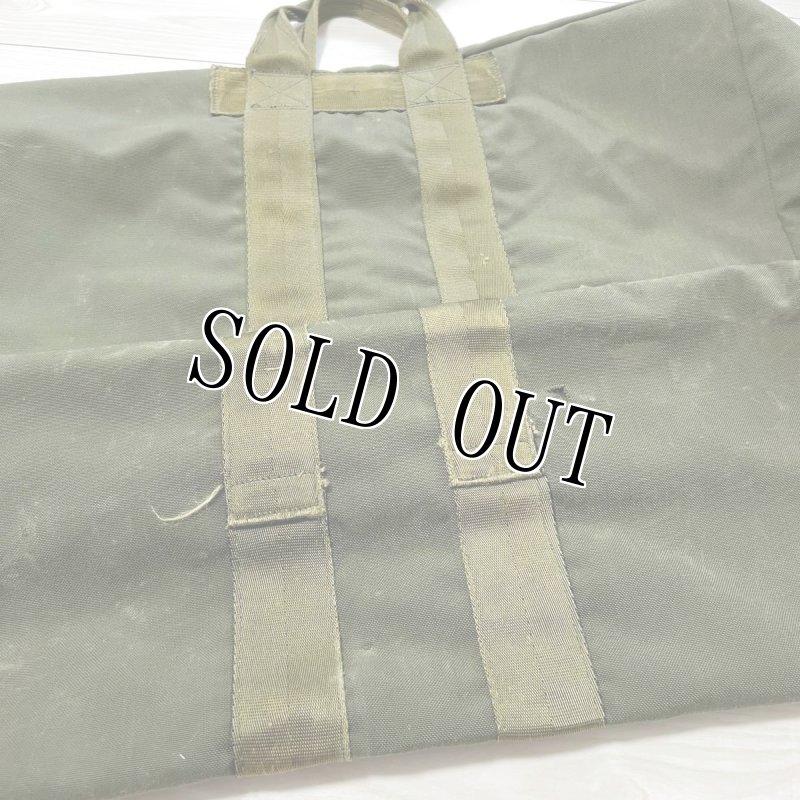 画像2: 米軍放出品 ナイロン パラシュート キットバッグ  (2)