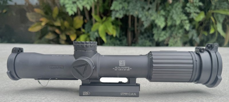 画像3: 米軍実物 Trijicon USMC SCO VCOG 1-8x28mm Red MRAD Tree Reticle Riflescope w/LaRue LT799 Mount, Tenebraex Flip Caps & Soft Case VC18-C-2400012 (3)