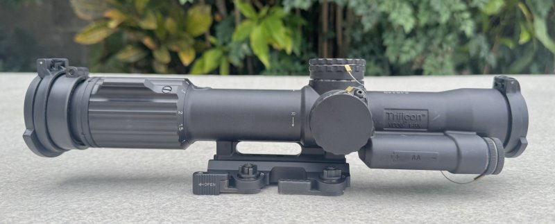 画像5: 米軍実物 Trijicon USMC SCO VCOG 1-8x28mm Red MRAD Tree Reticle Riflescope w/LaRue LT799 Mount, Tenebraex Flip Caps & Soft Case VC18-C-2400012 (5)