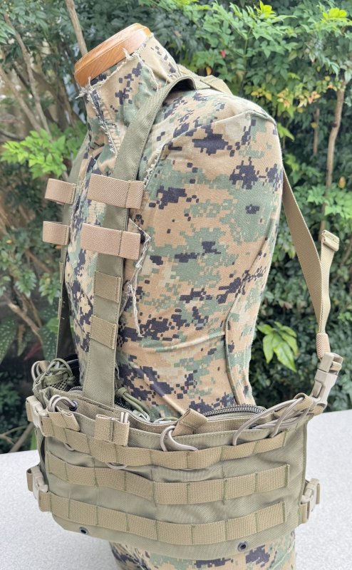 画像4: ORDNANCE TACTICAL OKINAWA 沖縄オードナンス製 FRONT FASTEX CHEST RIG (4)