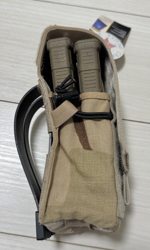 画像2: 米軍放出品 PATRIOT PERFORMANCE Materials M4/M16 デザート3C ダブルマガジン ポーチ  (2)