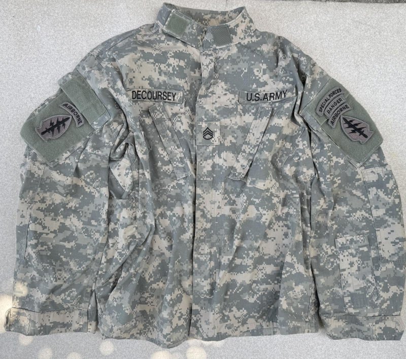 画像1: 米陸軍実物 US ARMY ACU　ジャケット　M-R 陸軍 特殊部隊 ワッペン付き (1)