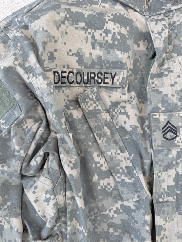 画像4: 米陸軍実物 US ARMY ACU　ジャケット　M-R 陸軍 特殊部隊 ワッペン付き (4)