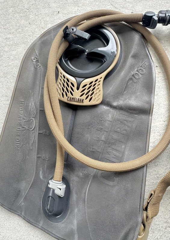 画像10: 希少‼︎ 海兵隊実物 FILBE EAGLE ハイドレーション キャリア コヨーテ 100oz (10)