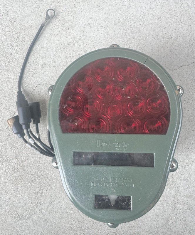 画像1: 米軍実物 ハマー ハンビー M998 M151A2 M800 M35A2 コンポジェット テール　LED ランプ (1)