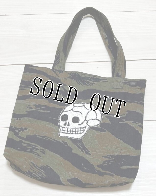 画像1: 米軍 タイガーストライプミニトートバッグ　OKINAWA 髑髏ワッペン (1)