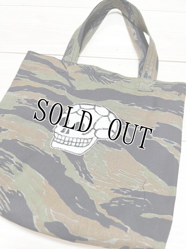 画像2: 米軍 タイガーストライプミニトートバッグ　OKINAWA 髑髏ワッペン (2)