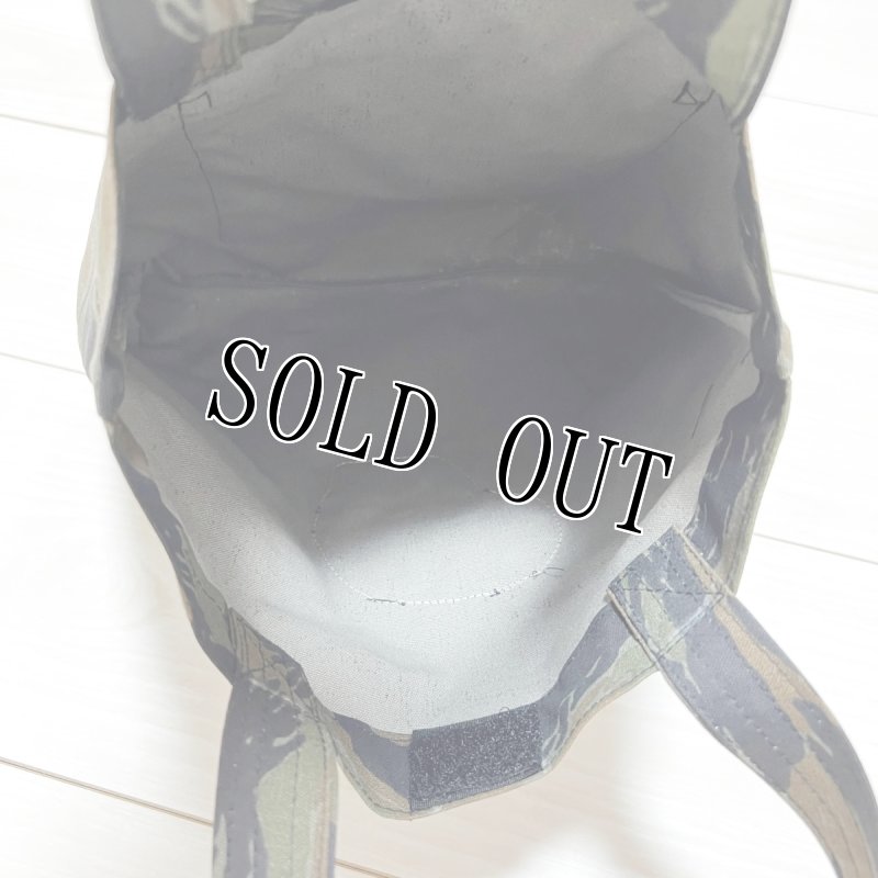 画像4: 米軍 タイガーストライプミニトートバッグ　OKINAWA 髑髏ワッペン (4)