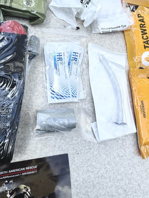 画像7: 米軍実物 USMC Combat Lifesaver Kit NORTH AMERICAN RESCUE (7)