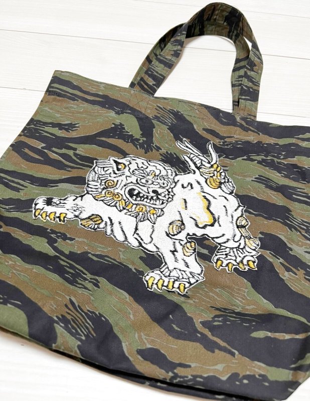 画像2: 米軍 タイガーストライプトートバッグ OKINAWA ヴィンテージシーサーワッペン (2)
