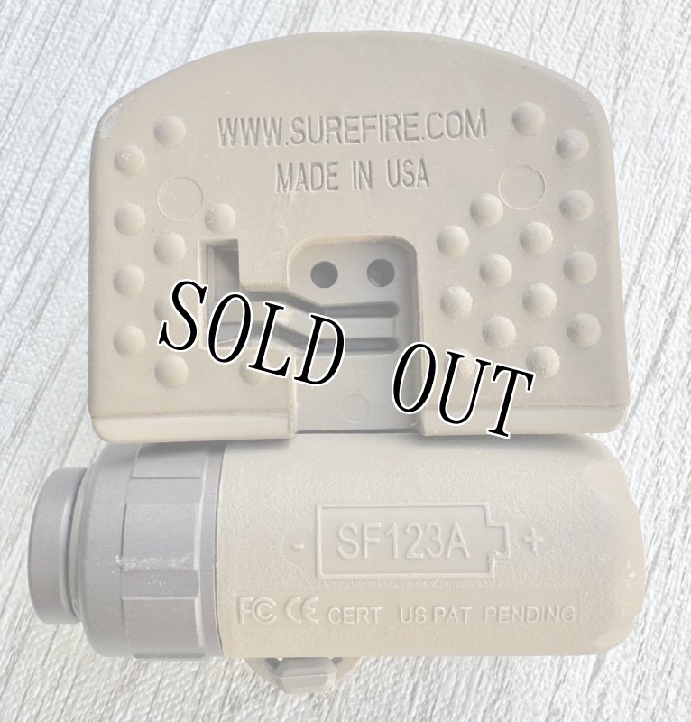 画像2: 米軍実物 SUREFIRE ヘルメットライト イエローグリーン 赤外線 タン (2)