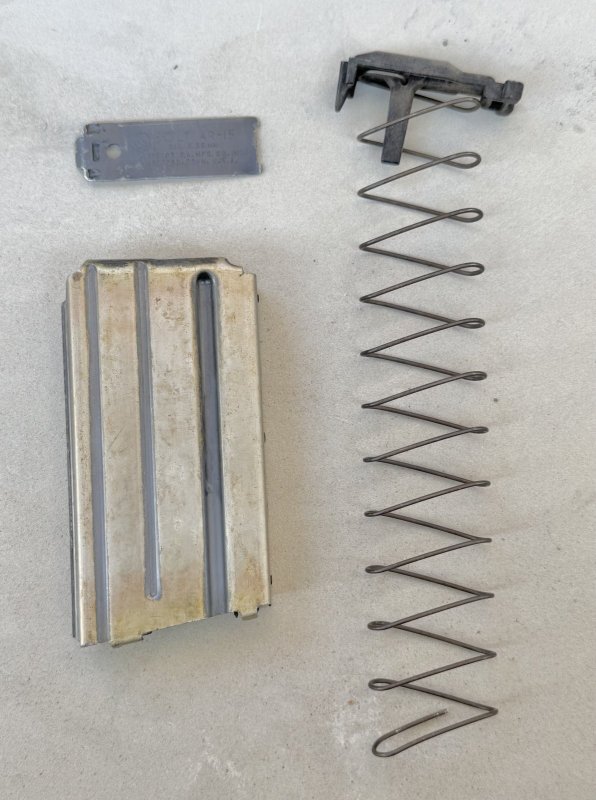 画像6: 米軍実物 COLT AR-15 M16/5.56mm 20連マガジン  (6)