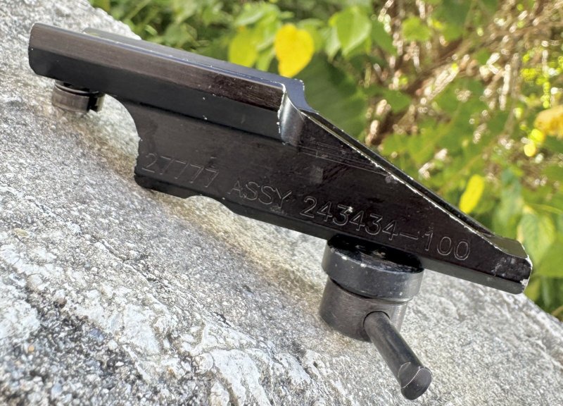 画像1: 米軍実物 PVS-17 ナイトビジョン キャリング ハンドル マウント  (1)